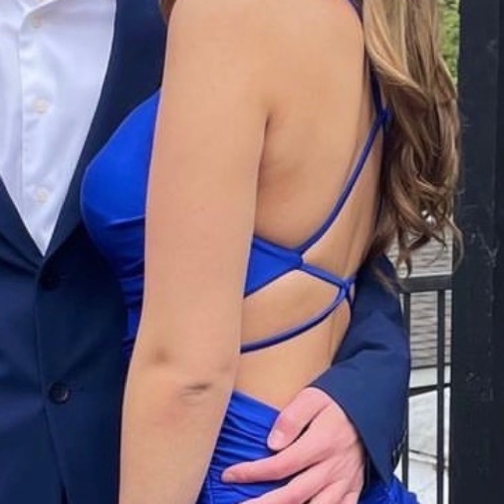 Stunning royal blue, open back mermaid prom dress from La Femme Size 4 - Picture 2 of 5